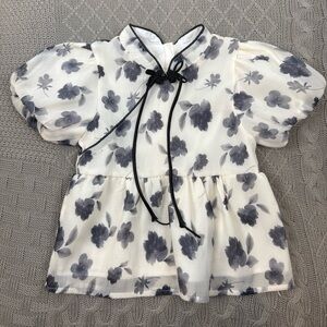 Boutique Floral Kids Top with Black Accents & Bubble Sleeves ~ 4/5